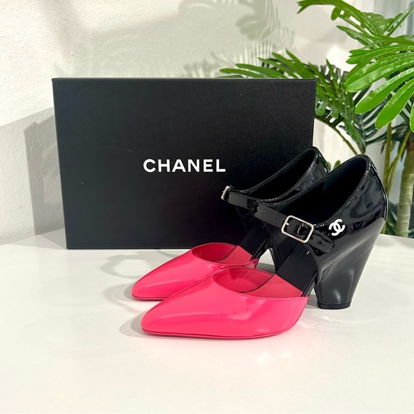 Authentic 2020 Cruise Chanel Neon Pink & Black Mary Jane Wedges size 35.5 - Picture 2 of 12